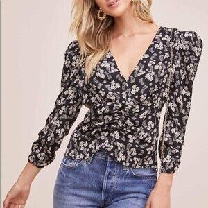 Astr Nordstrom Ditsy Floral Blouse Size XS Shirred Top Black Multi NWT B63
